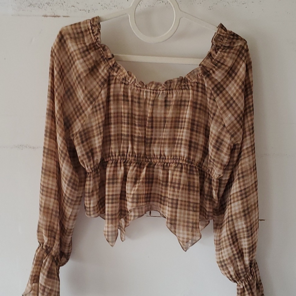 Charming plaid crop top CUTE! - Picture 4 of 10